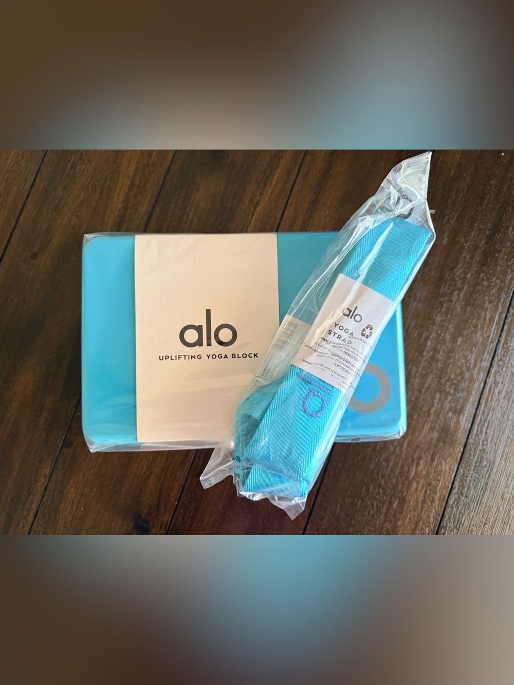 Alo Uplifting Yoga Block and Alo Yoga Strap.  BRAND NEW 🩵